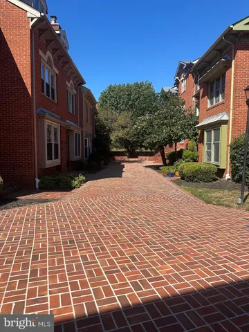 $3,950 | 560 Colecroft Court, Alexandria, VA 22314