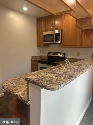 $3,950 | 560 Colecroft Court, Alexandria, VA 22314