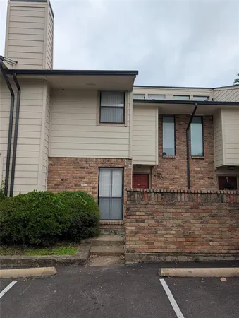 $2,000 | 6646 East Lovers Lane, Dallas, TX 75214