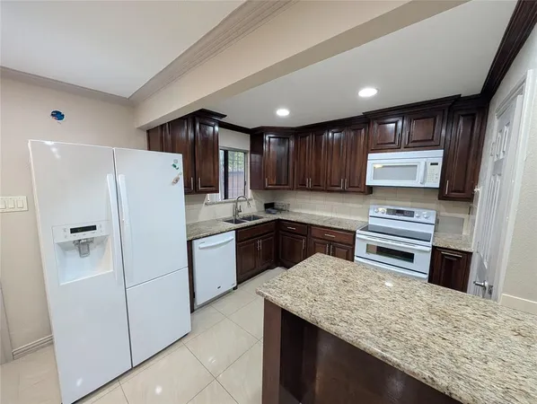 $2,000 | 6646 East Lovers Lane, Dallas, TX 75214