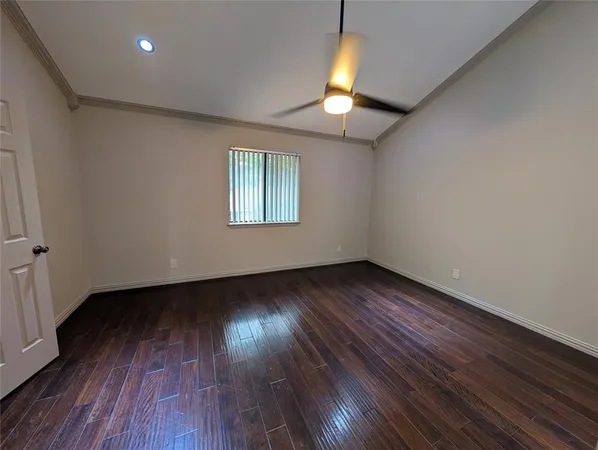 $2,000 | 6646 East Lovers Lane, Dallas, TX 75214