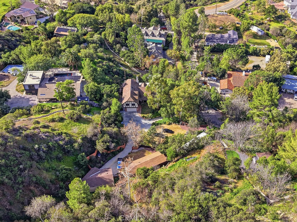 24300 Sylvan Glen Road Calabasas, CA 91302 - Photo 46 of 47