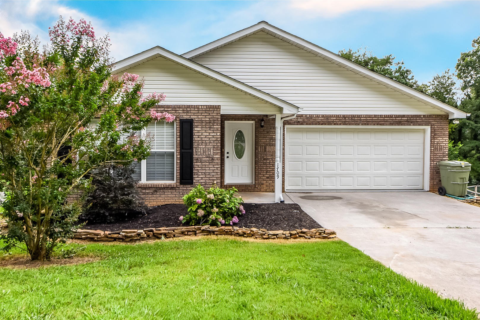 1709 Jett Road Maryville, TN 37804 - Photo 1 of 39 Gallery Image 1