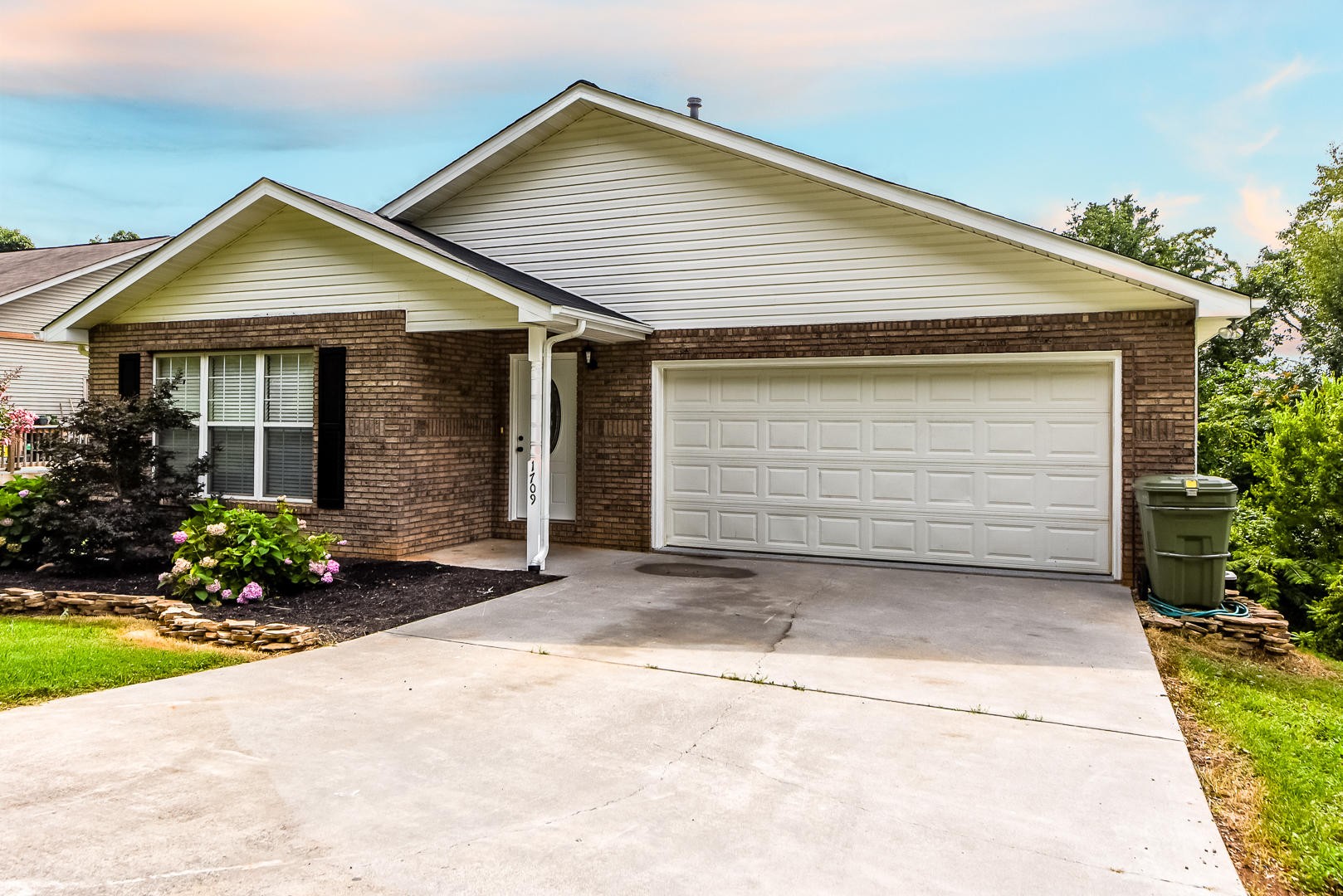 1709 Jett Road Maryville, TN 37804 - Photo 4 of 39 Gallery Image 4