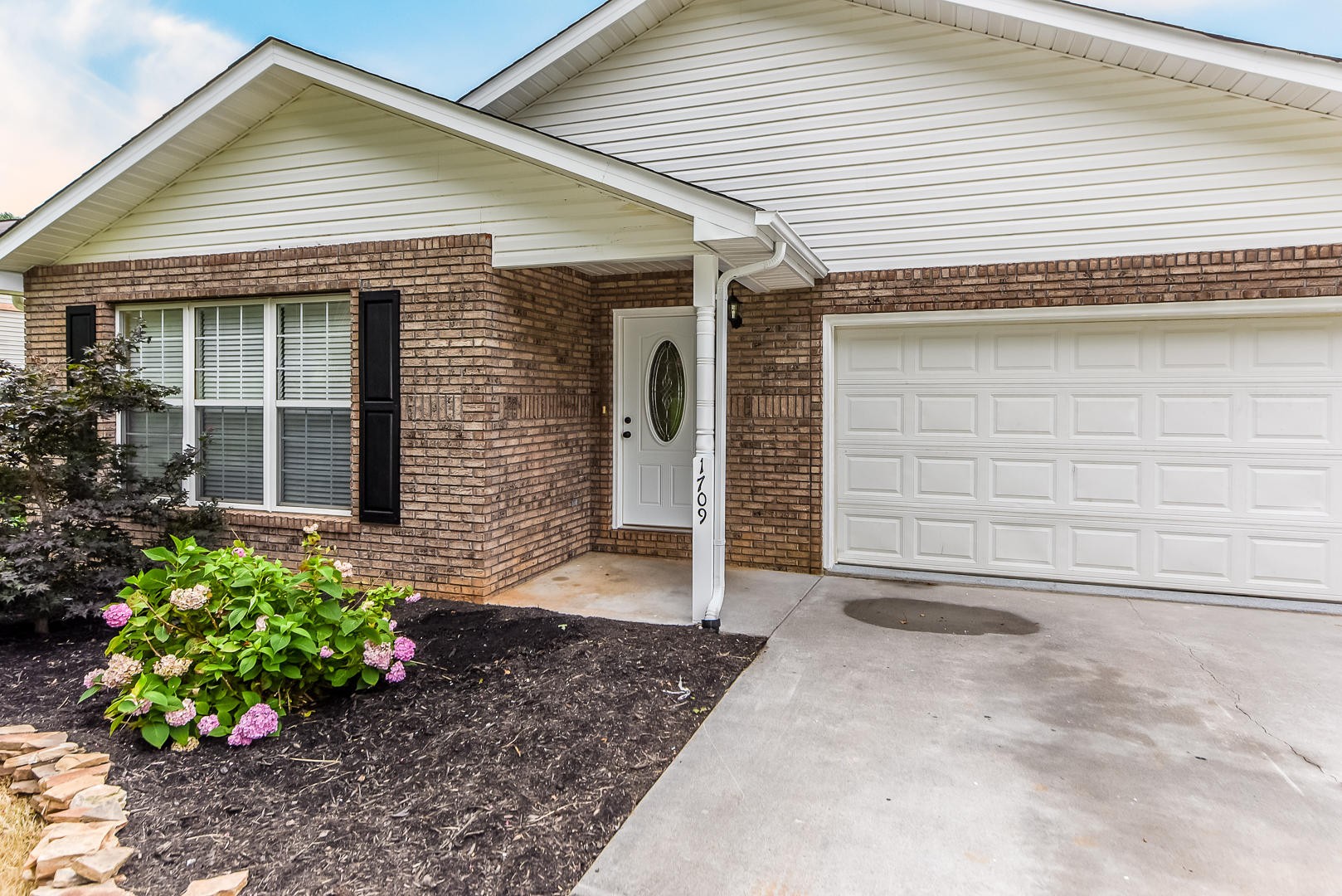 1709 Jett Road Maryville, TN 37804 - Photo 5 of 39 Gallery Image 5