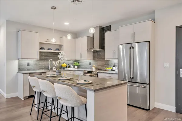 $4,900 | 101 Searing Avenue, Unit 409, Mineola, NY 11501