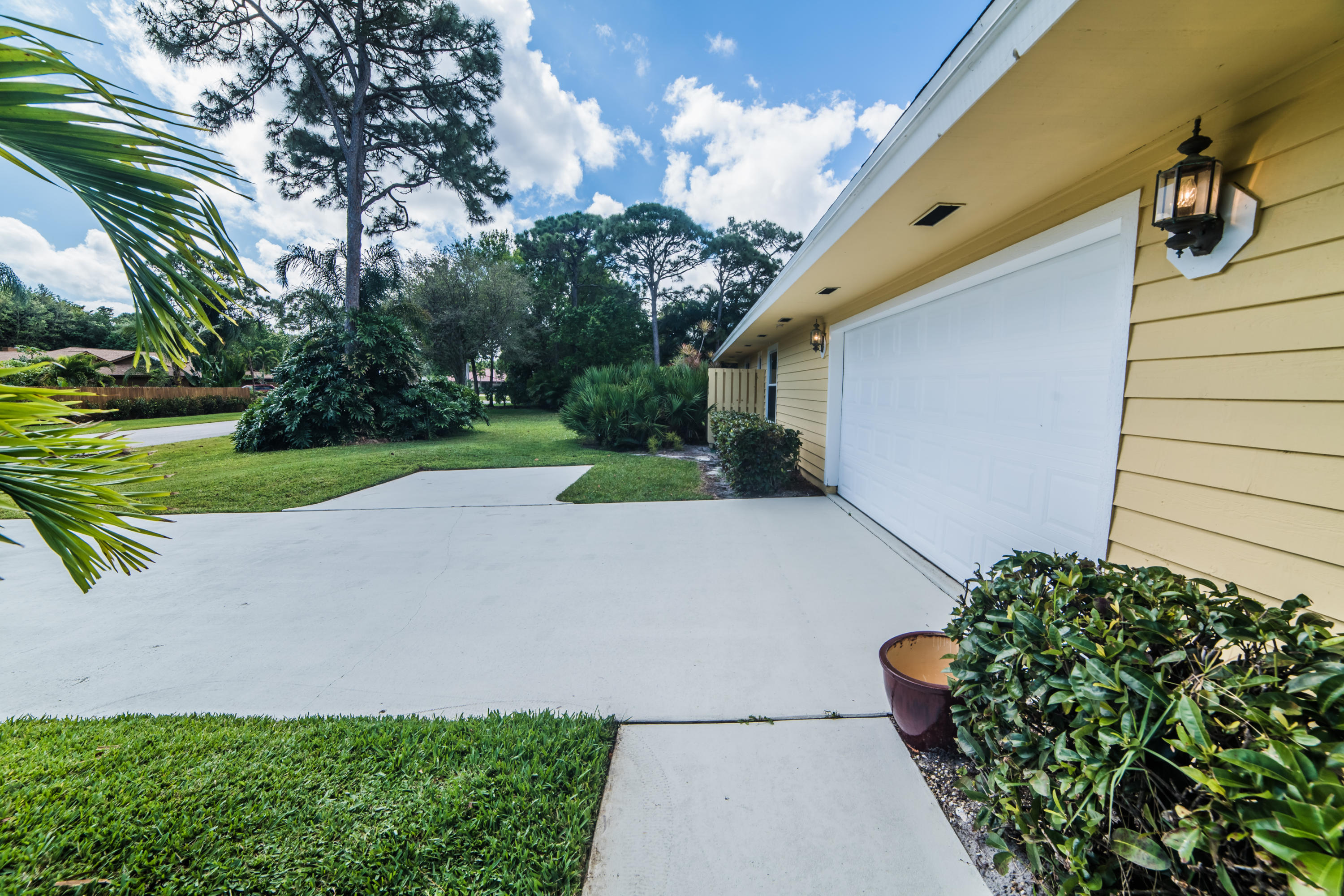 6230 Wood Lake Road Jupiter, FL 33458 - Photo 39 of 44 Exterior of Garage.jpg