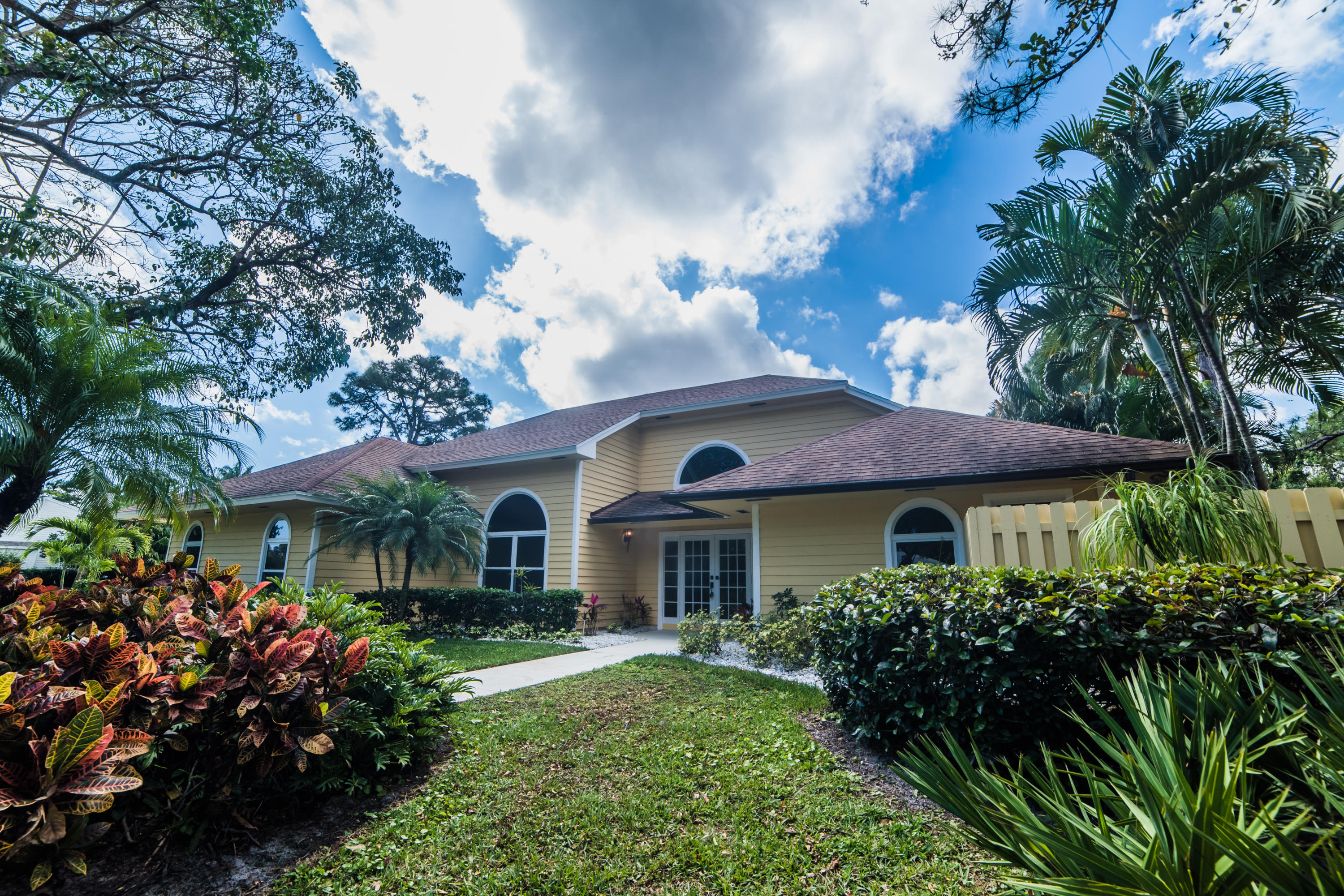6230 Wood Lake Road Jupiter, FL 33458 - Photo 41 of 44 Front of House2.jpg
