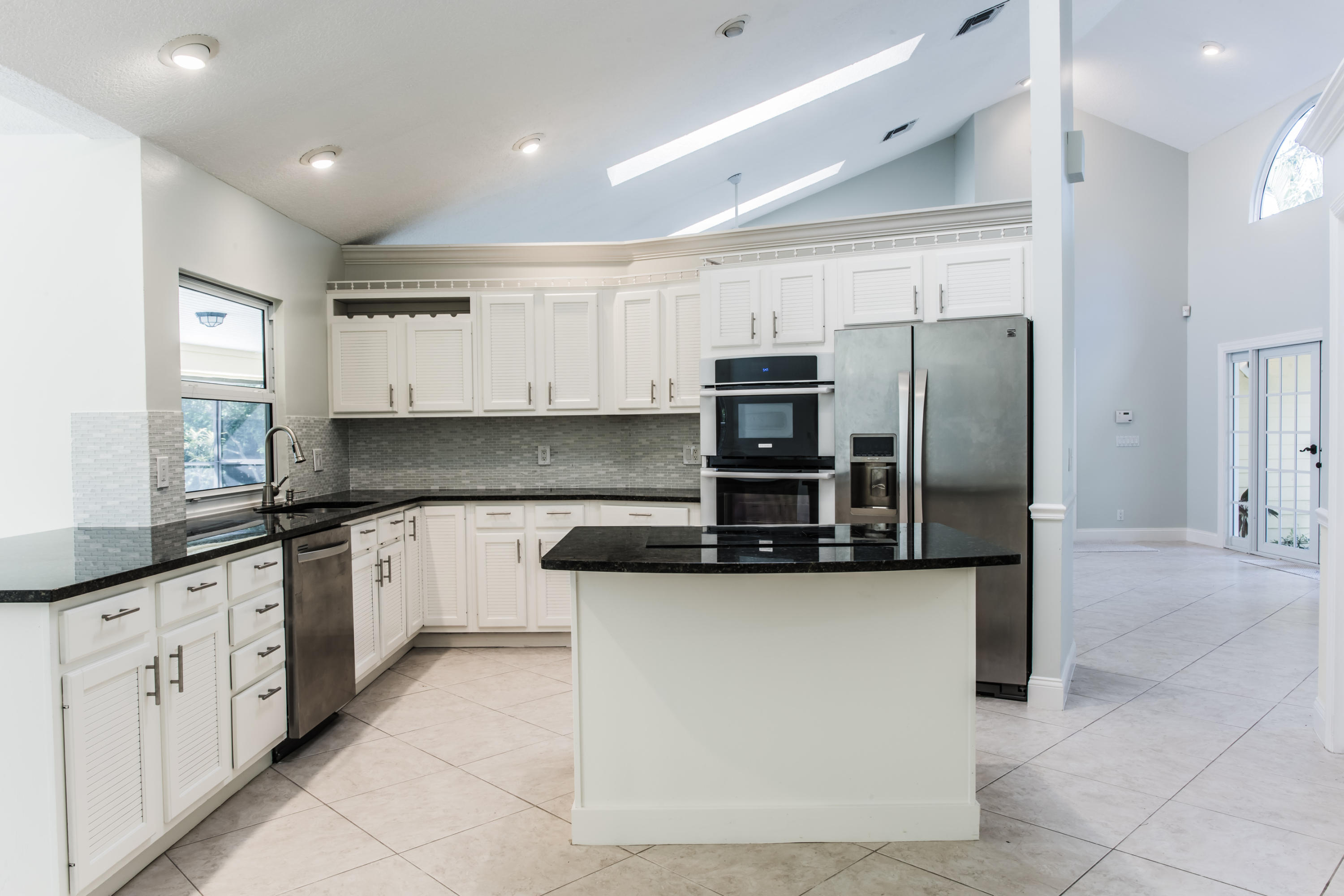 6230 Wood Lake Road Jupiter, FL 33458 - Photo 5 of 44 Kitchen2.jpg