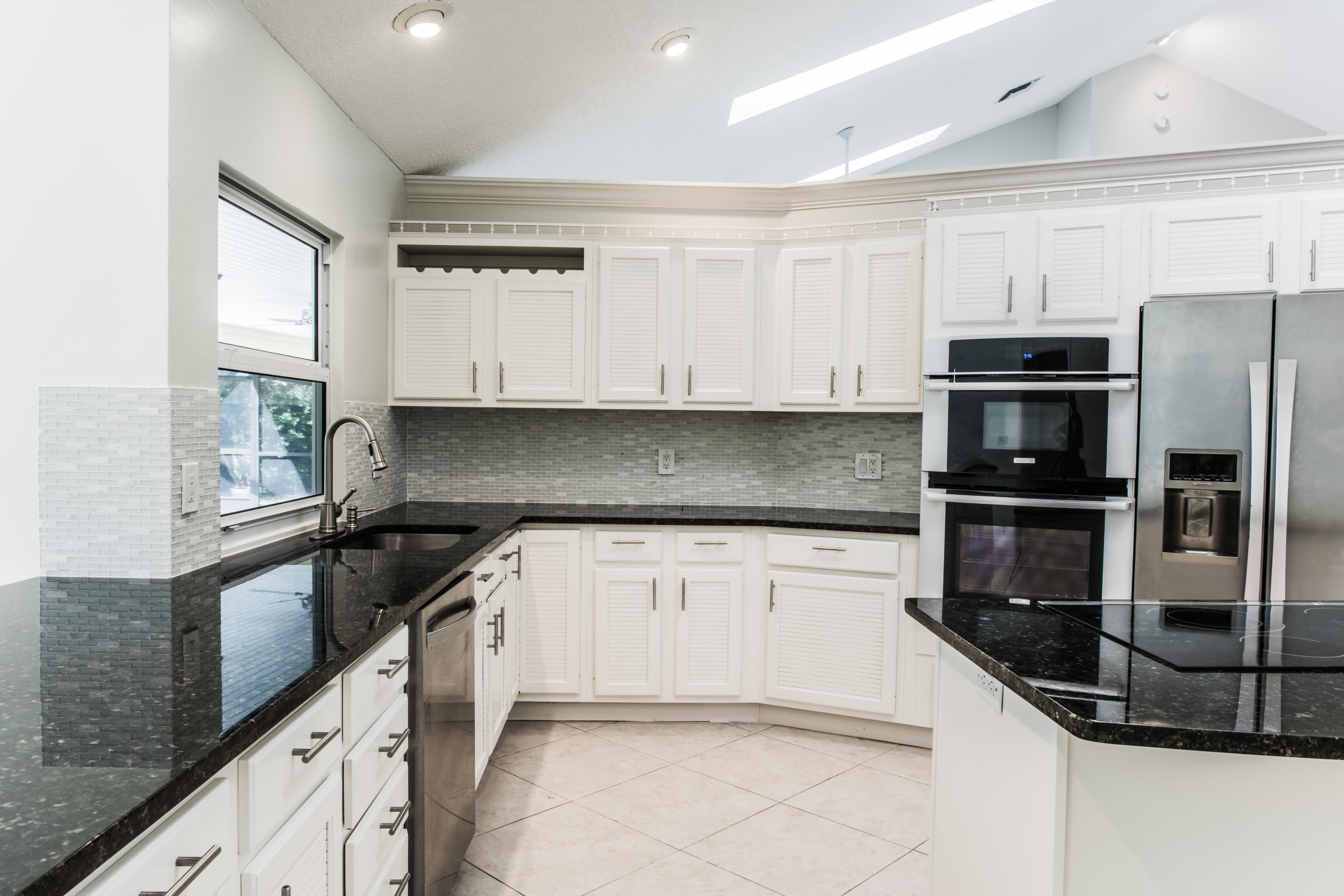 6230 Wood Lake Road Jupiter, FL 33458 - Photo 8 of 44 Kitchen6.jpg