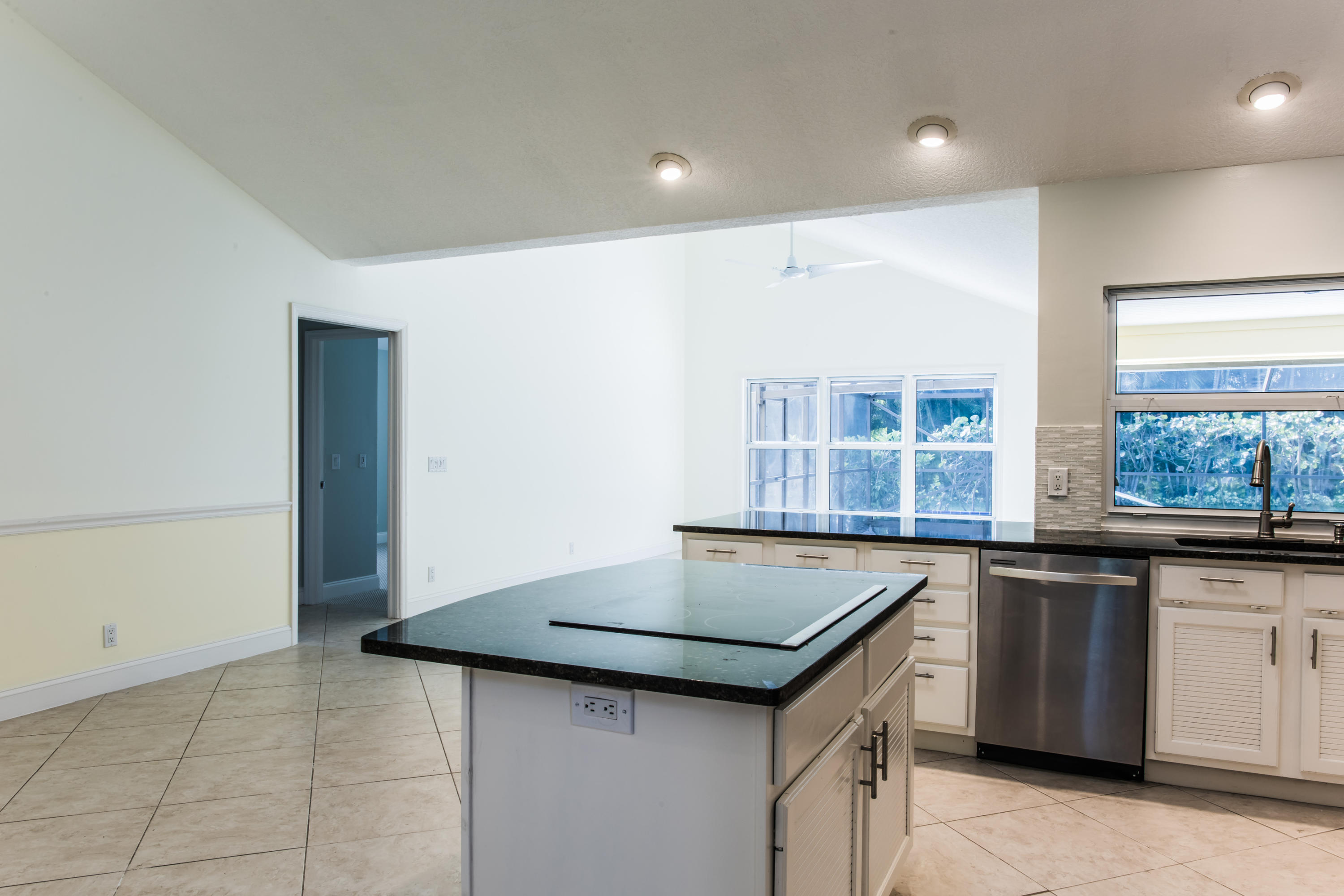 6230 Wood Lake Road Jupiter, FL 33458 - Photo 10 of 44 Open Kitchen.jpg