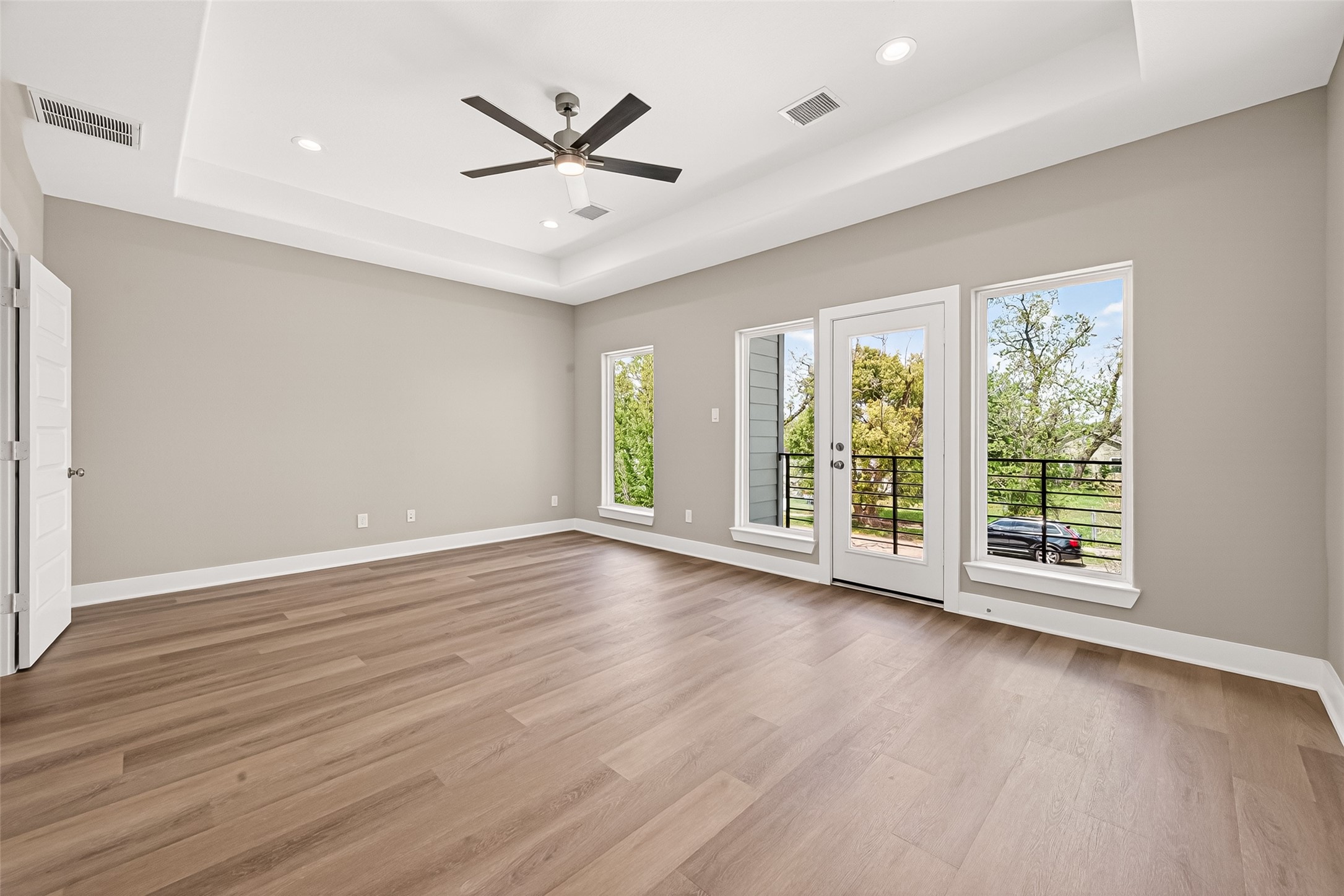 3514 Runnels Street, Unit B Houston, TX 77003 - Photo 17 of 39 View of the large balcony -- enjoyable for morning coffee or catching up on the online news of the day.