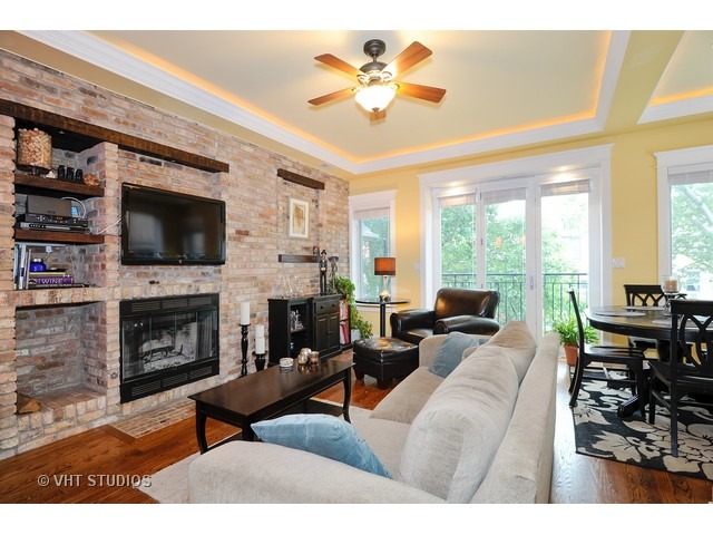 2428 West Thomas Street, Unit 2 Chicago, IL 60622 - Photo 2 of 10