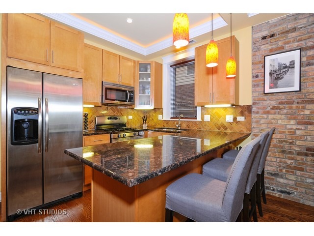 2428 West Thomas Street, Unit 2 Chicago, IL 60622 - Photo 3 of 10