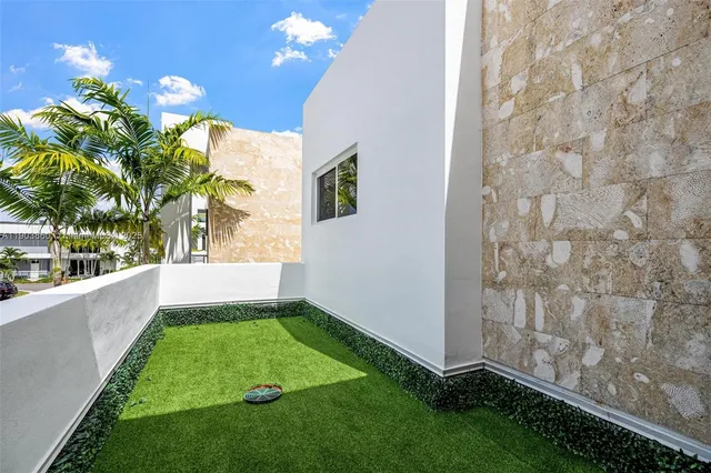 $6,500 | 10330 Northwest 68th Street, Doral, FL 33178