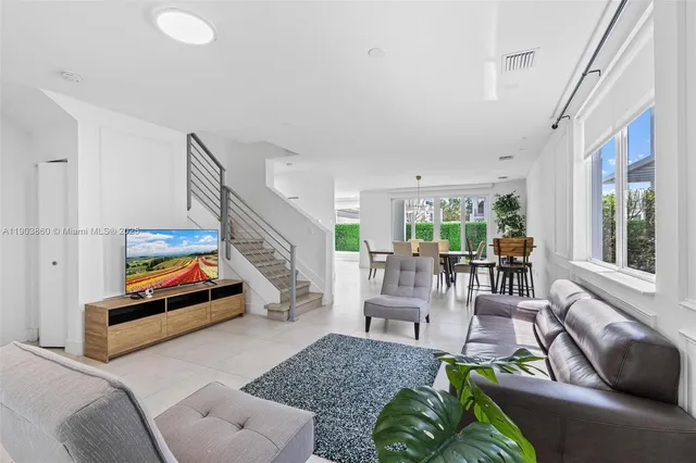 $6,500 | 10330 Northwest 68th Street, Doral, FL 33178