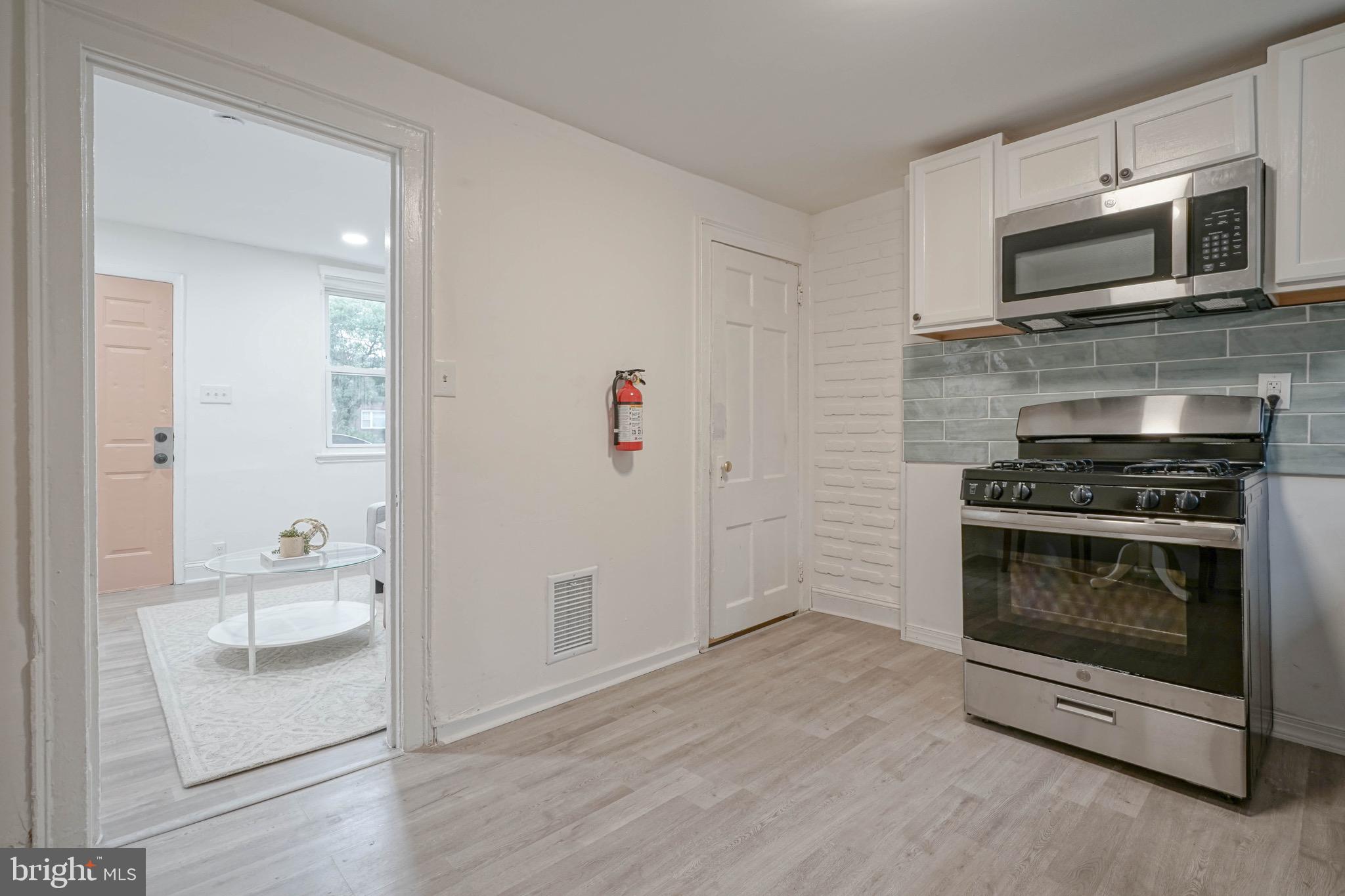 1069 Collings Road Camden, NJ 08104 - Photo 5 of 21