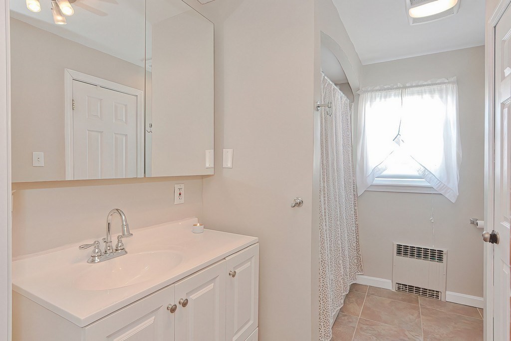 16 Trent Road Worcester, MA 01604 - Photo 17 of 32 Gallery Image 17