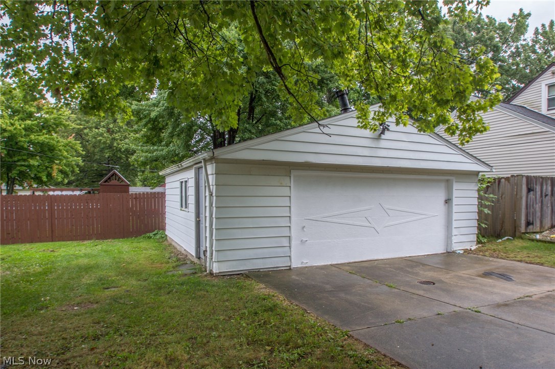 10571 Snow Road Parma Heights, OH 44130 - Photo 24 of 25 2.5 car Garage
