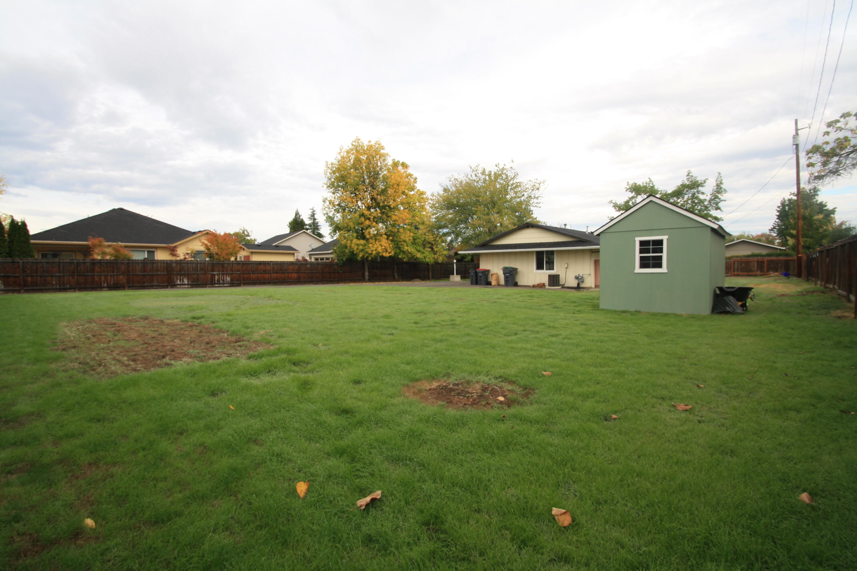 2237 Roberts Road Medford, OR 97504 - Photo 6 of 21 IMG_2249