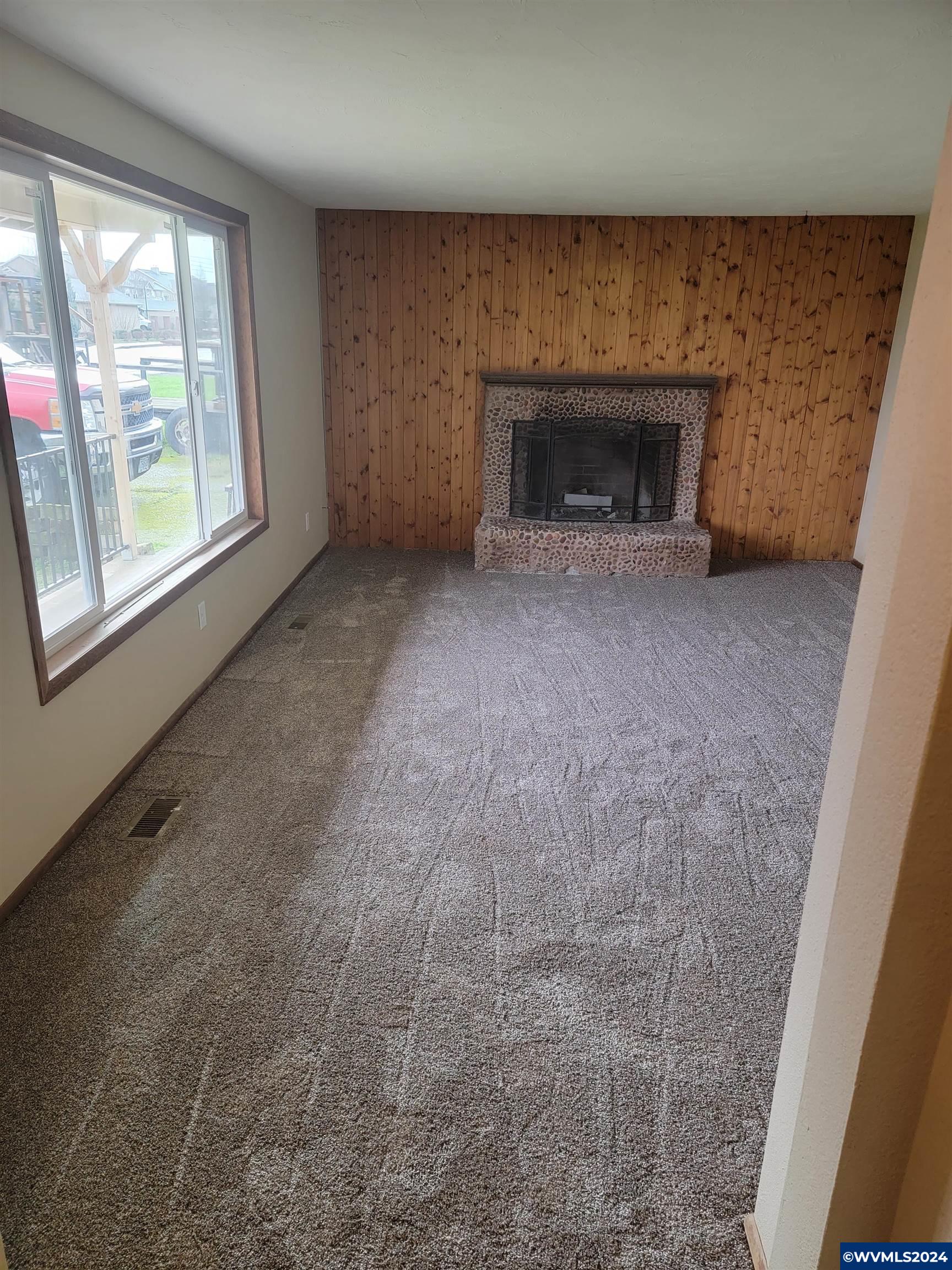 4015 Fisher Road Northeast Salem, OR 97305 - Photo 3 of 18