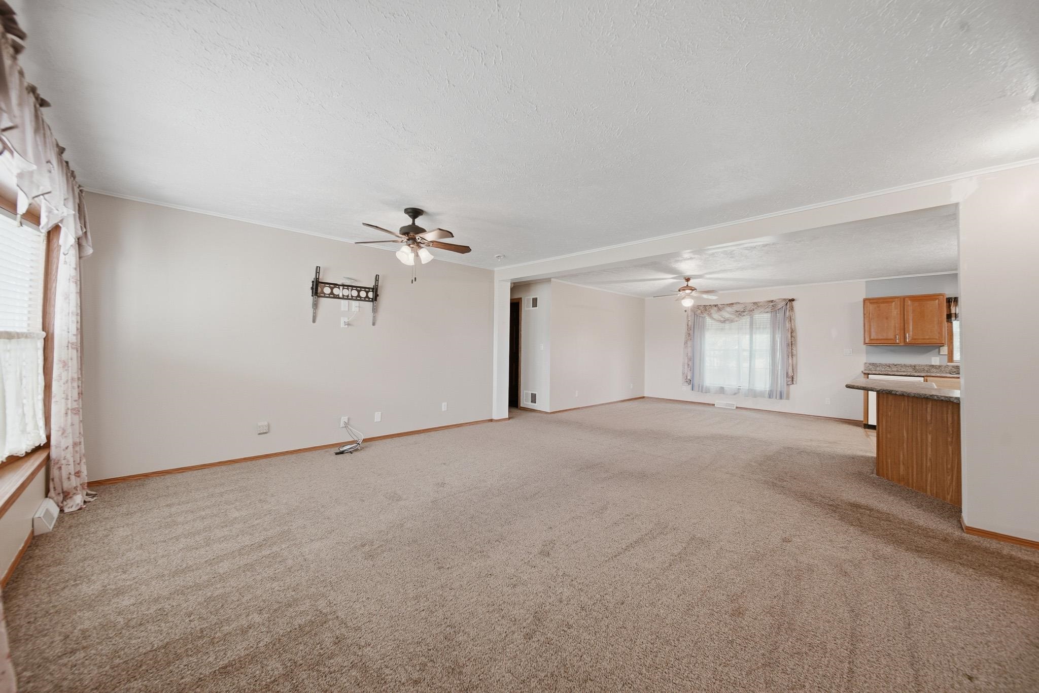 298 Highway 2 Dixon, IL 61021 - Photo 10 of 57