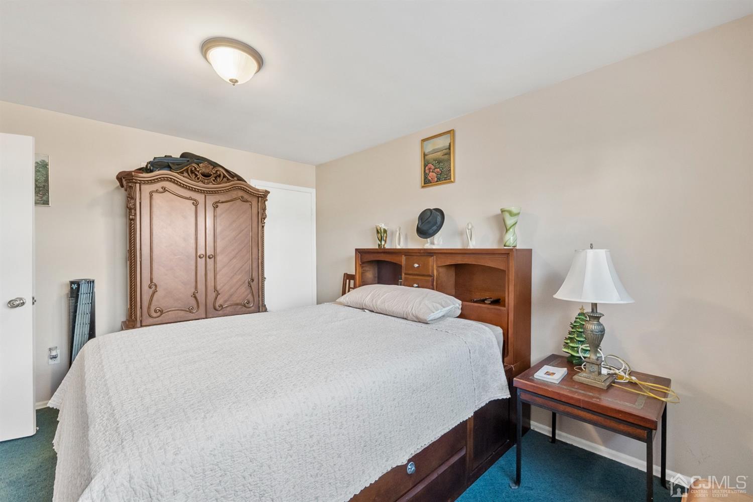 390 College Drive Edison, NJ 08817 - Photo 16 of 17 a bedroom with a bed and a potted plant