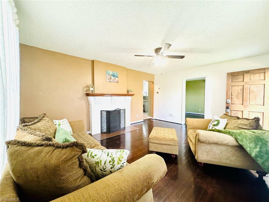 2742 Darrow Road Walkertown, NC 27051 - Photo 5 of 28 Gallery Image 5