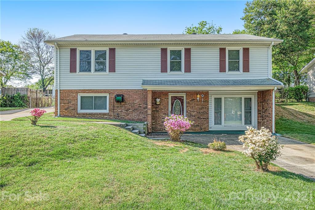 5125 Springview Road Charlotte, NC 28213 - Photo 1 of 20 Gallery Image 1