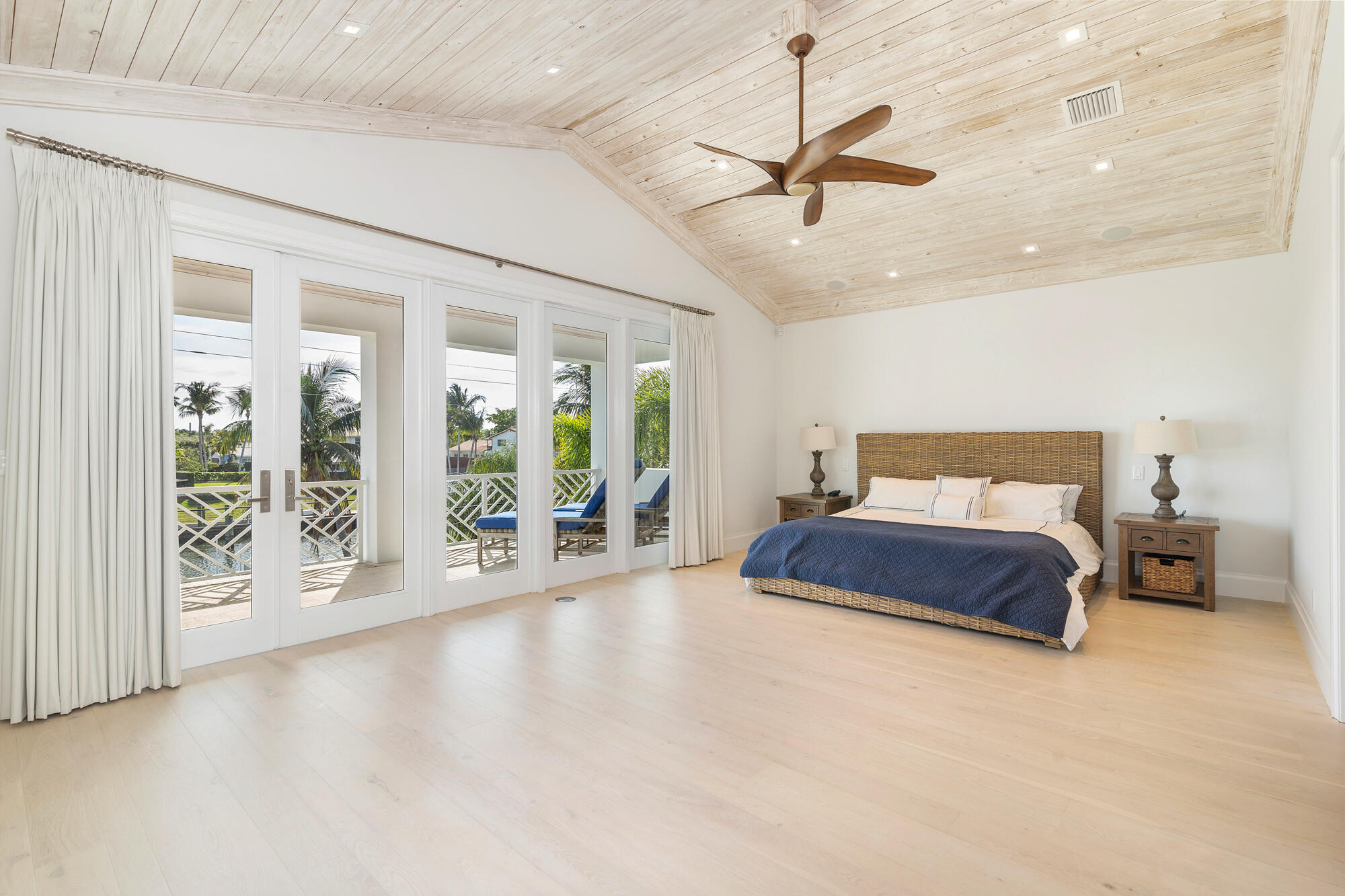 222 Arlington Road West Palm Beach, FL 33405 - Photo 14 of 32 low-19