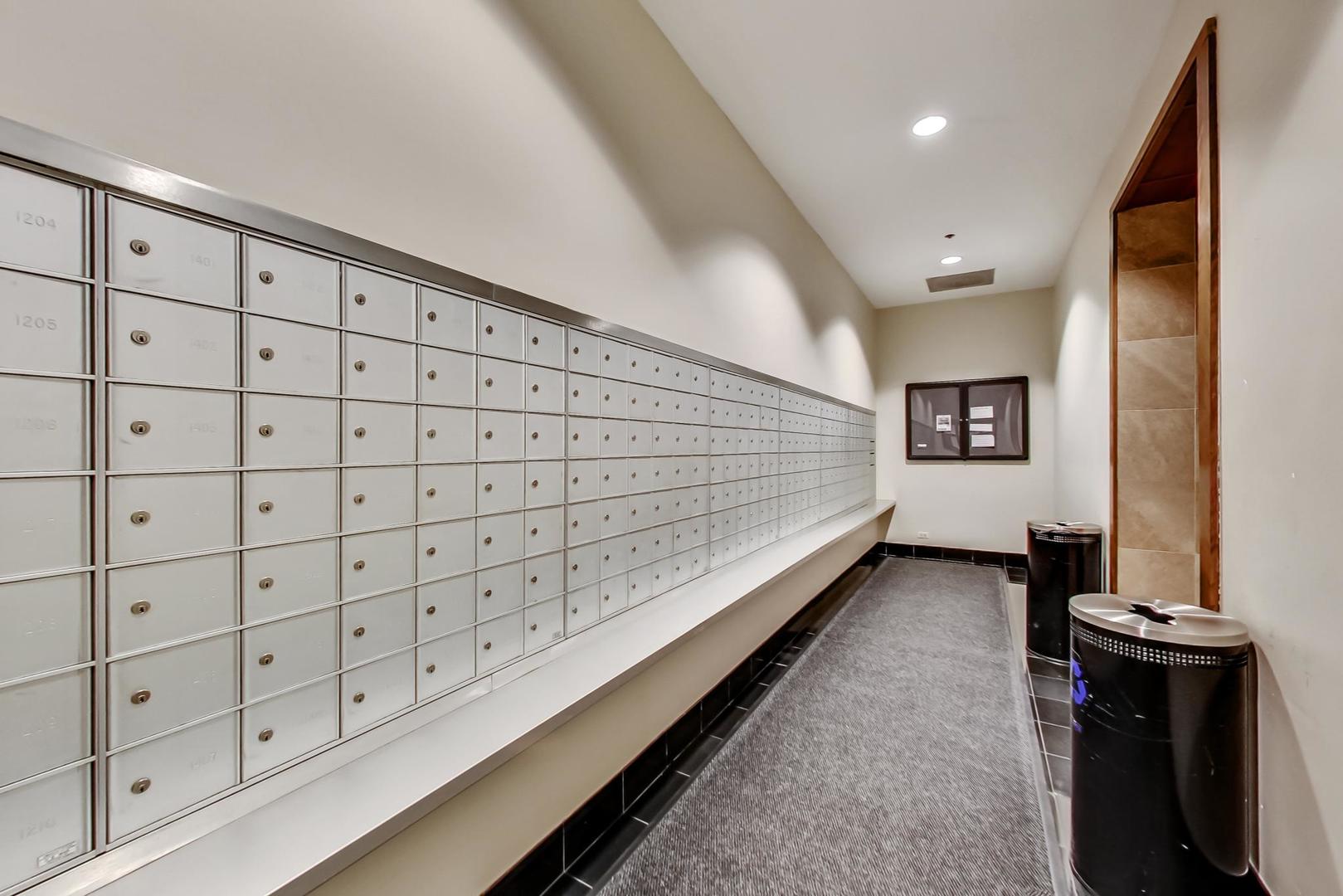 1122 North Clark Street, Unit 3304 Chicago, IL 60610 - Photo 29 of 32 a view of a large room