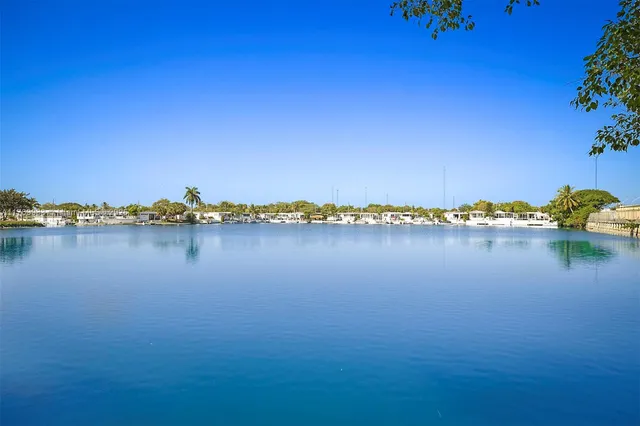 $289,900 | 102 Lake Shore Drive, Pembroke Park, FL 33009