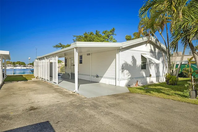 $289,900 | 102 Lake Shore Drive, Pembroke Park, FL 33009