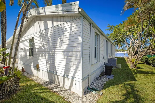 $289,900 | 102 Lake Shore Drive, Pembroke Park, FL 33009