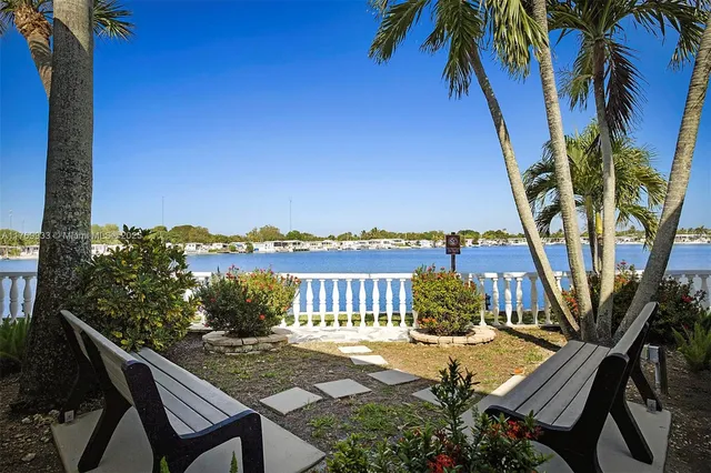 $289,900 | 102 Lake Shore Drive, Pembroke Park, FL 33009