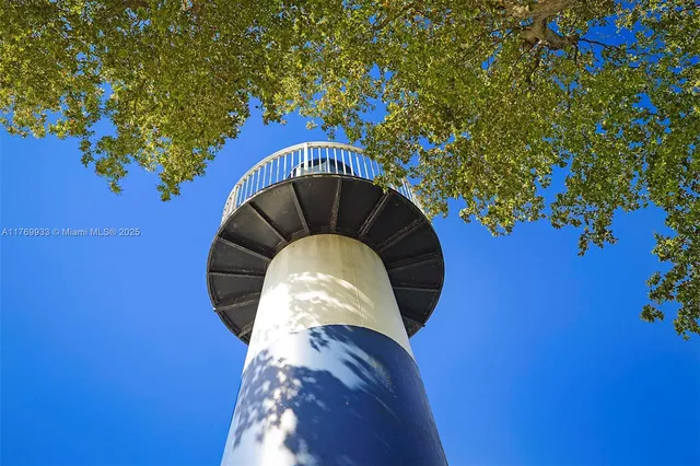 $289,900 | 102 Lake Shore Drive, Pembroke Park, FL 33009