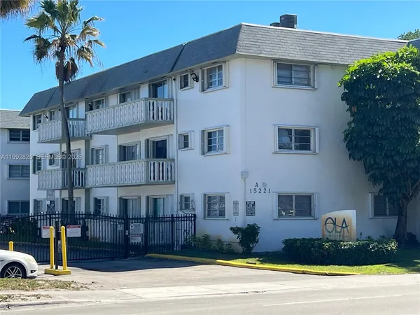 $2,100 | 15205 Northeast 6th Avenue, Unit D301, Miami, FL 33162