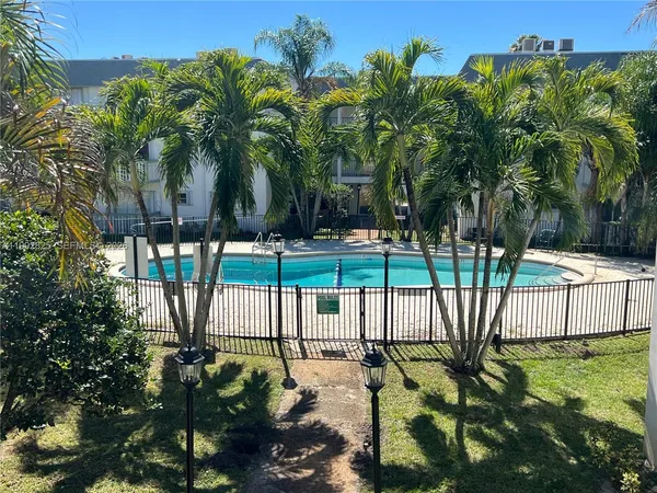 $2,100 | 15205 Northeast 6th Avenue, Unit D301, Miami, FL 33162