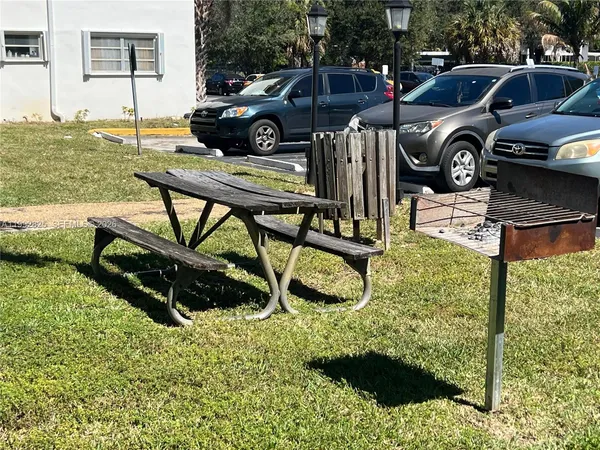 $2,100 | 15205 Northeast 6th Avenue, Unit D301, Miami, FL 33162