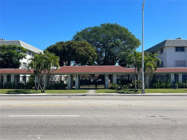 $2,100 | 15205 Northeast 6th Avenue, Unit D301, Miami, FL 33162