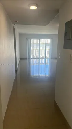 $2,100 | 15205 Northeast 6th Avenue, Unit D301, Miami, FL 33162