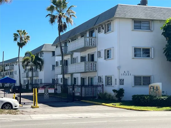 $2,100 | 15205 Northeast 6th Avenue, Unit D301, Miami, FL 33162