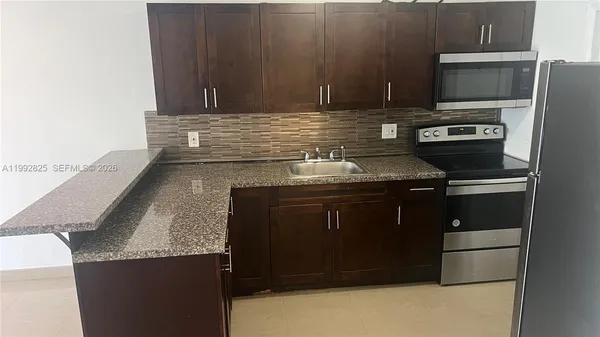 $2,100 | 15205 Northeast 6th Avenue, Unit D301, Miami, FL 33162