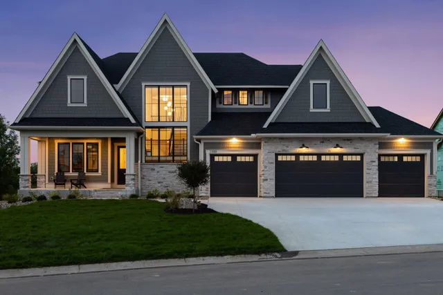 $2,040,000 | 1988 Leaping Deer Circle, Medina, MN 55340