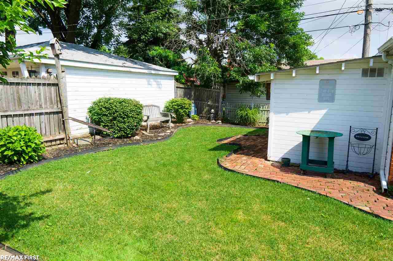 18545 Stephens Eastpointe, MI 48021 - Photo 7 of 29 Gallery Image 7