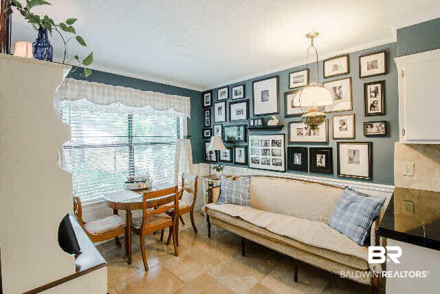 705 Olive Avenue Fairhope, AL 36532 - Photo 18 of 43 Chair-Rail Molding