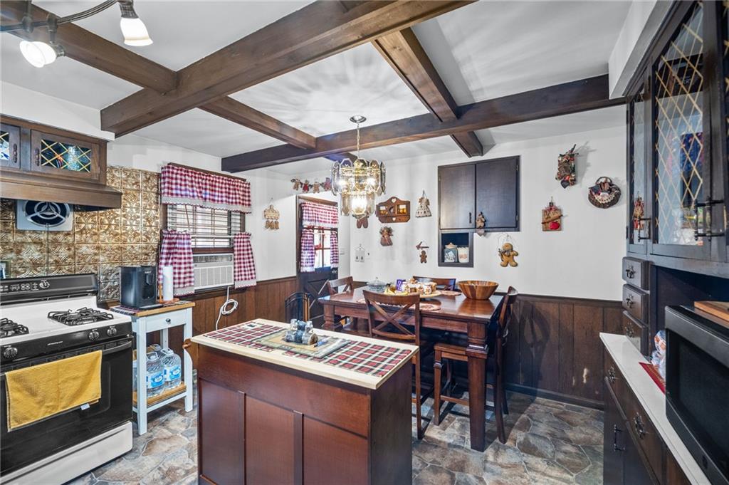 183 Lindley Road Canonsburg, PA 15317 - Photo 19 of 44 a open kitchen with stainless steel appliances granite countertop a stove and a dining table