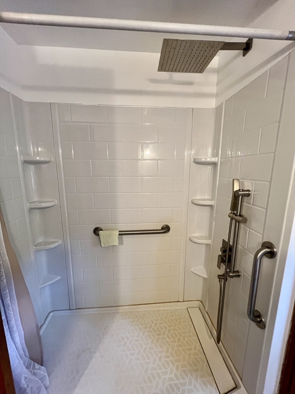 7 Shepard Place Sturbridge, MA 01566 - Photo 15 of 34 a bathroom with a shower