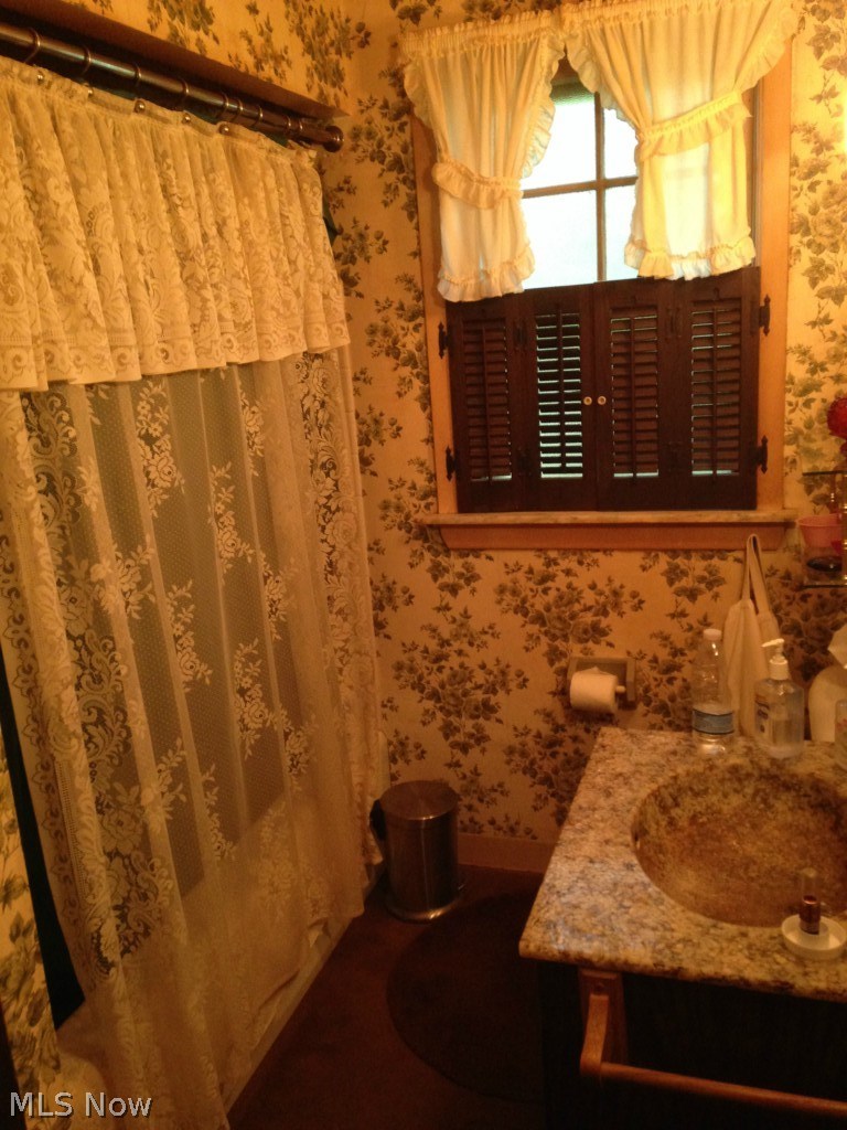 21245 Mastick Road Cleveland, OH 44126 - Photo 10 of 10 Full Bath