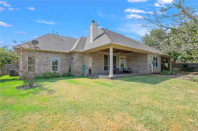 a view of a house with a backyard